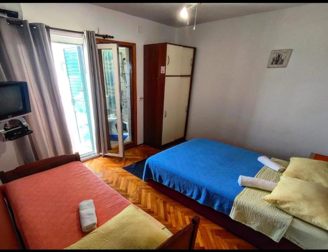 Manora Sucuraj 2 Bedroom Apartment Екстер'єр фото