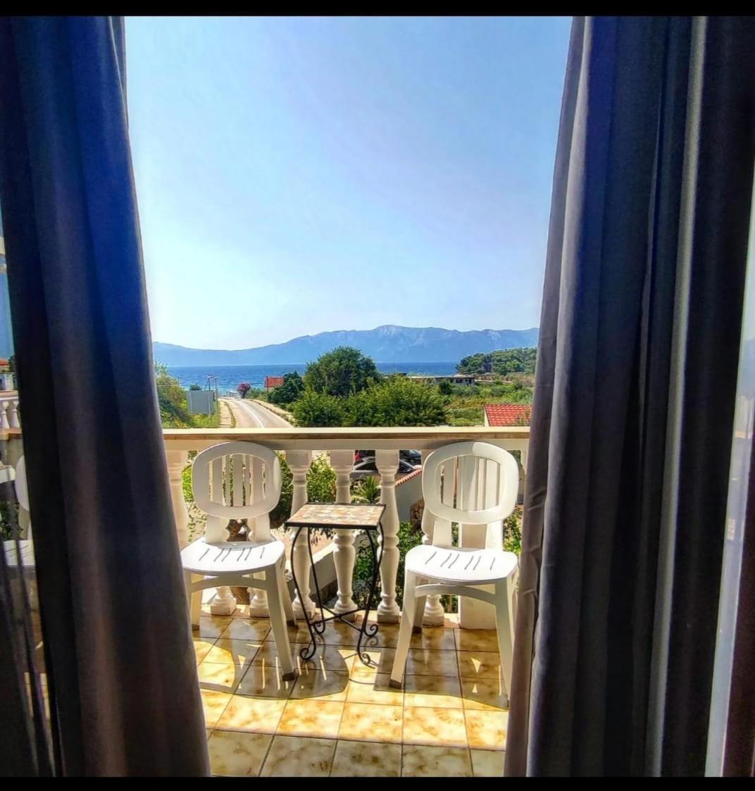 Manora Sucuraj 2 Bedroom Apartment Екстер'єр фото