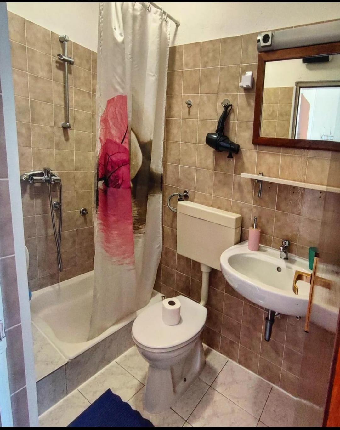 Manora Sucuraj 2 Bedroom Apartment Екстер'єр фото