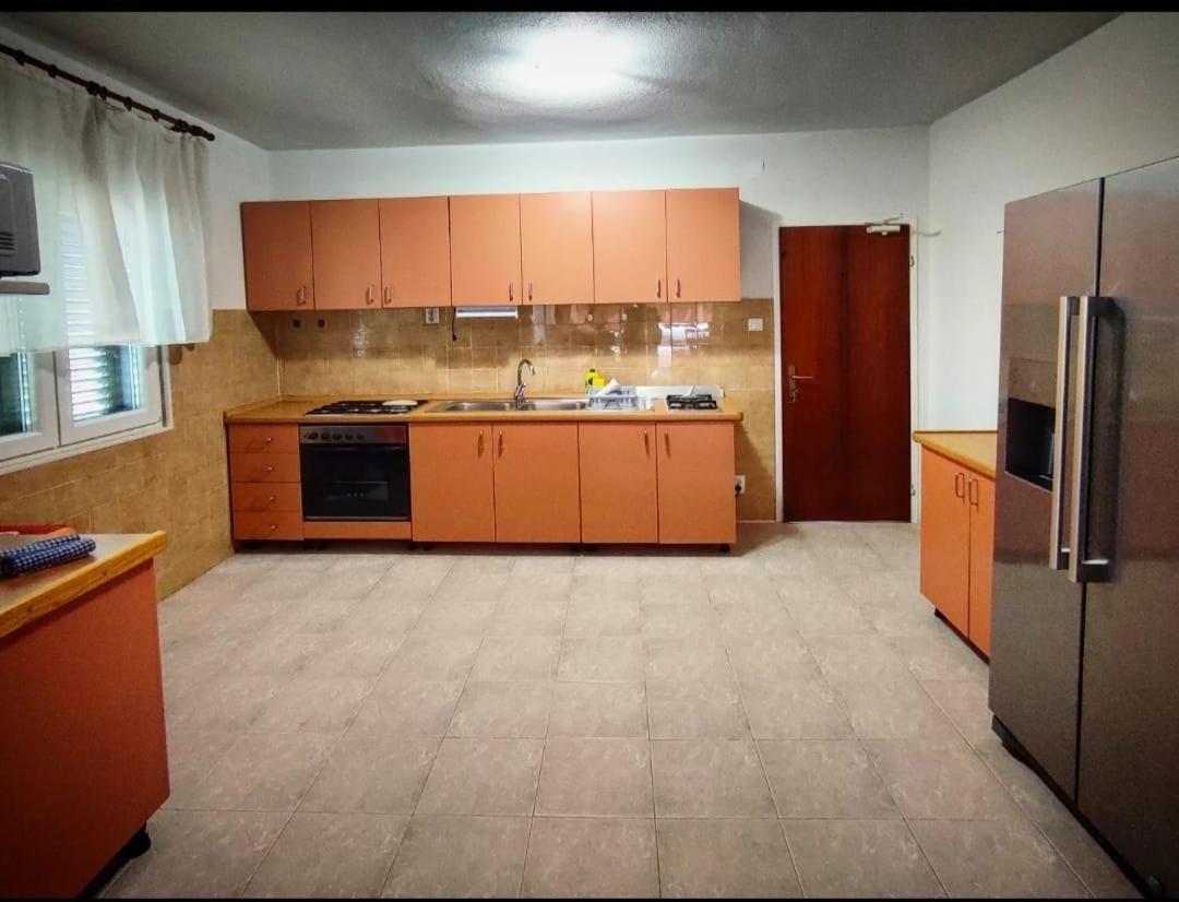 Manora Sucuraj 2 Bedroom Apartment Екстер'єр фото