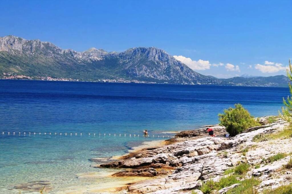 Manora Sucuraj 2 Bedroom Apartment Екстер'єр фото